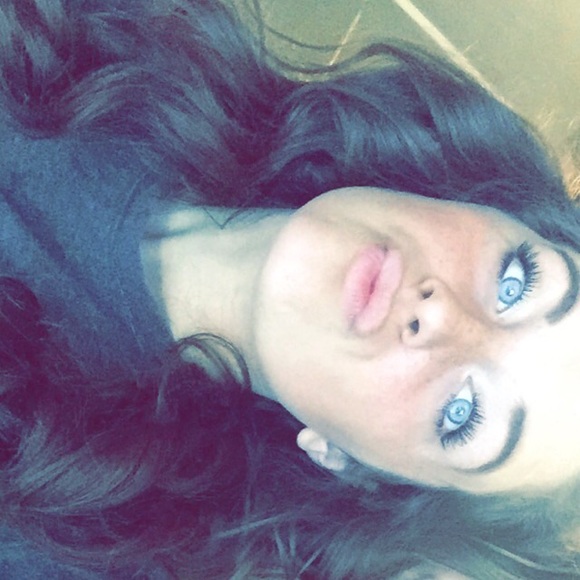 Profile Picture of Alyssa Casey (@alyssacasey) on Poshmark