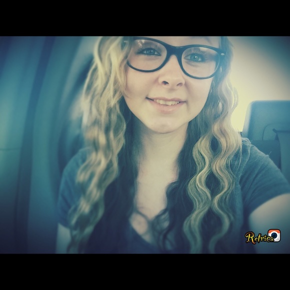 Profile Picture of Samantha Burrows (@sammiekayci99) on Poshmark