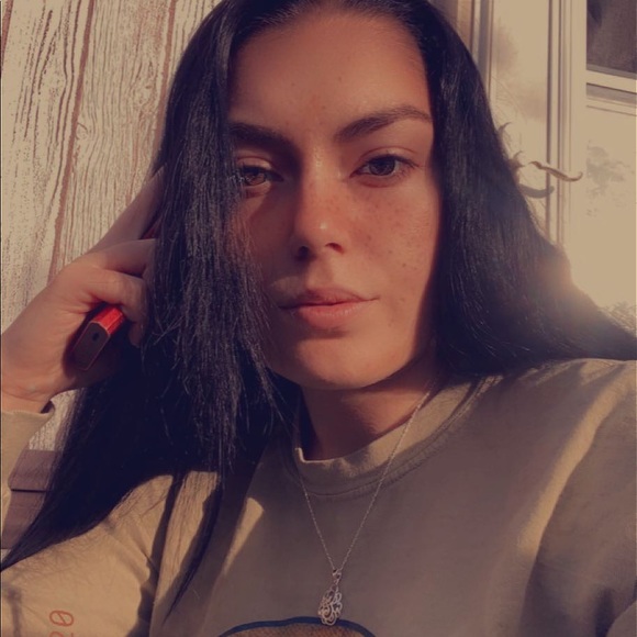 Profile Picture of Elisabeth Mcdaniel (@eamcdaniel18) on Poshmark