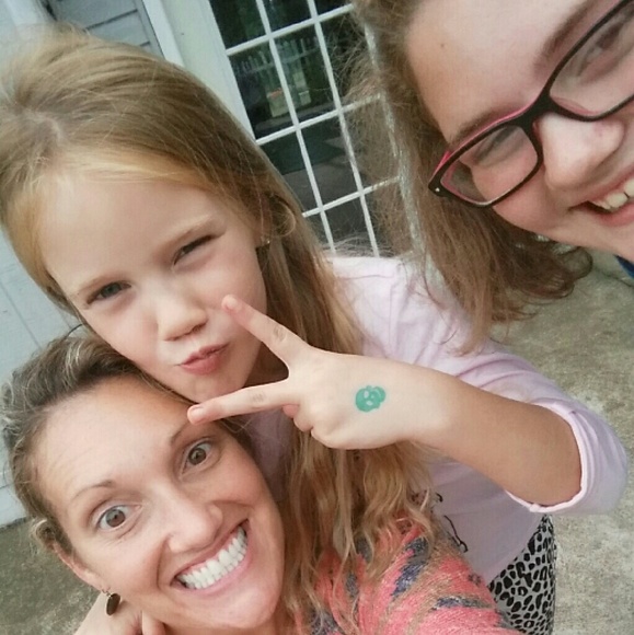 Profile Picture of Pamela Bartholomew (@pdbart) on Poshmark