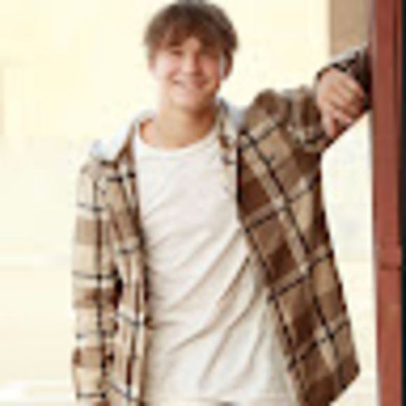 Profile Picture of Jãmēš Łågrøw (@jameslagrow869) on Poshmark