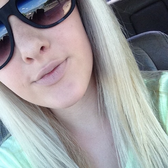 Profile Picture of Morgan Barthlome (@bartt_sykes) on Poshmark
