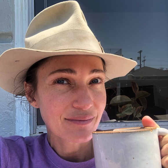 Profile Picture of Alicia Garbett (@aliciagarbett) on Poshmark