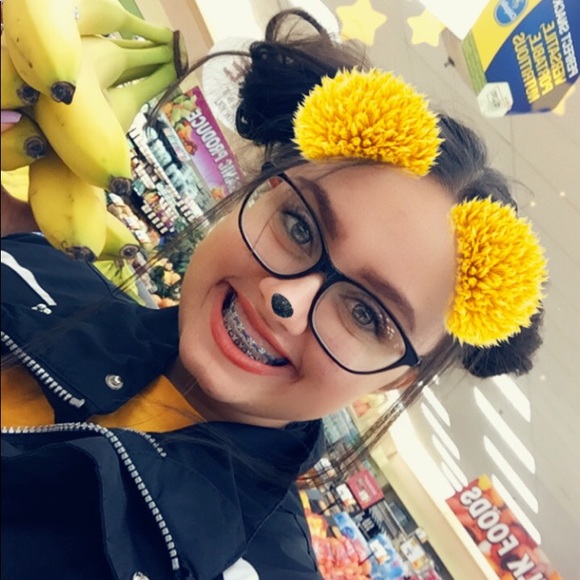 Profile Picture of Adrianna Carter (@adrianna908) on Poshmark