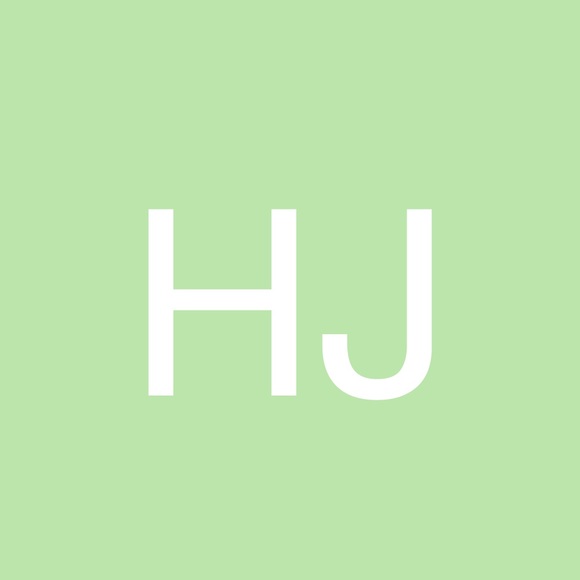 Profile Picture of Hilary Jackson (@jeffhilary) on Poshmark