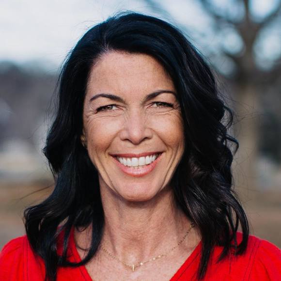 Profile Picture of Lisa Larson (@lisalarson5) on Poshmark