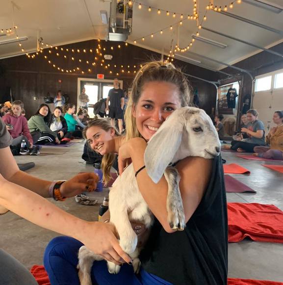 Profile Picture of Madison Dellarocca (@madisondellaroc) on Poshmark