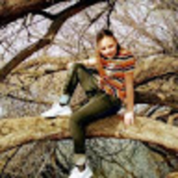 Profile Picture of Adrianna Herbert (@adriannaherbert) on Poshmark