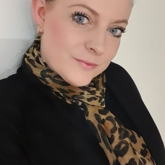 Profile Picture of Vanessa Thompson (@vanessathomp83) on Poshmark