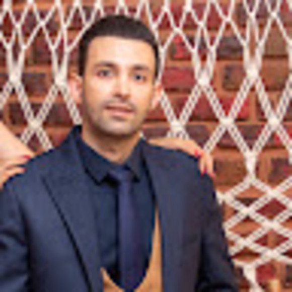 Profile Picture of Mehrdad Deymekar (@mehrdaddeymekar) on Poshmark