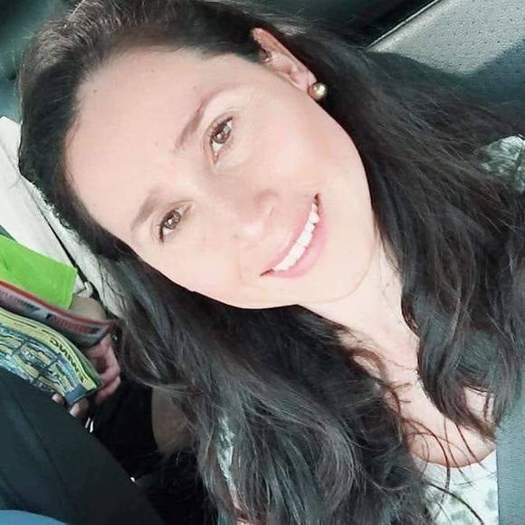 Profile Picture of Carito Ug (@caritouseda) on Poshmark