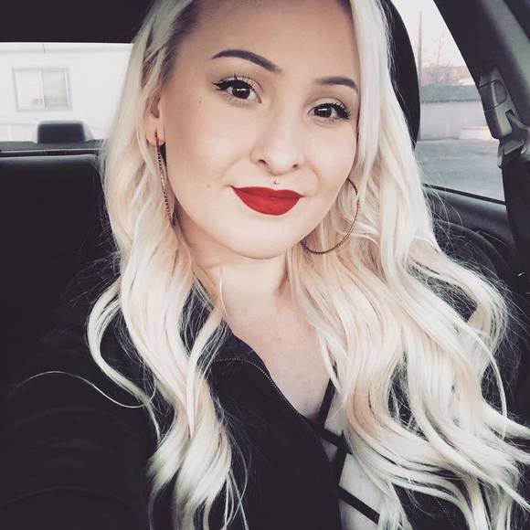 Eldina Dzindo - Poshmark Profile Picture of Eldina Dzindo (@dzindoeldina) on Poshmark