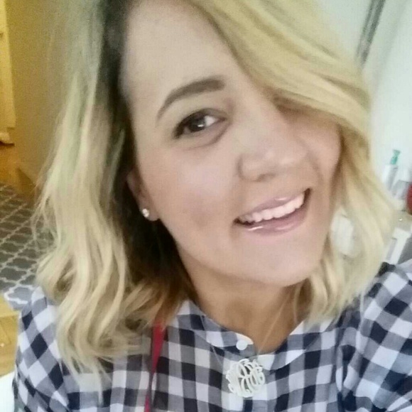 Profile Picture of Alexandra Browne (@abrowneswag) on Poshmark