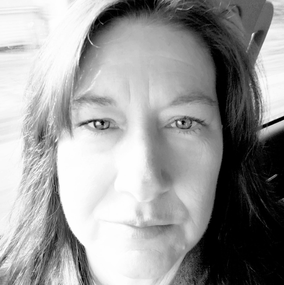Profile Picture of Angie Lockington (@angielockington) on Poshmark