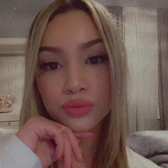 Profile Picture of Stephanie Ramirez (@stephanieram634) on Poshmark