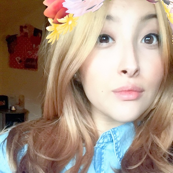 Profile Picture of Crystal Kantzas (@ckantzas) on Poshmark