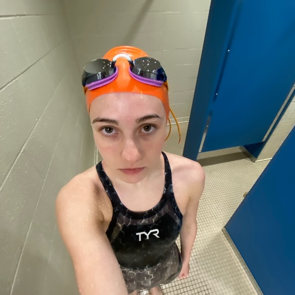 Profile Picture of Cally Edner (@callahanelizabe) on Poshmark