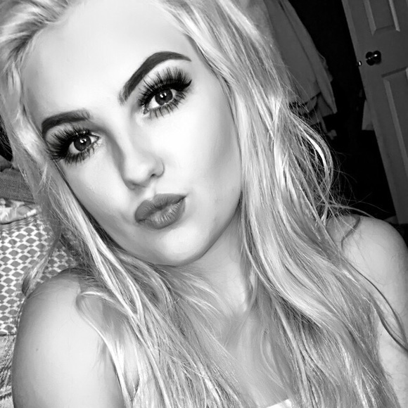 Profile Picture of Jami Sharp (@jamisharp5) on Poshmark