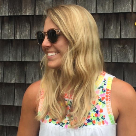 Profile Picture of Courtney Dronsfield (@cdronsfield) on Poshmark