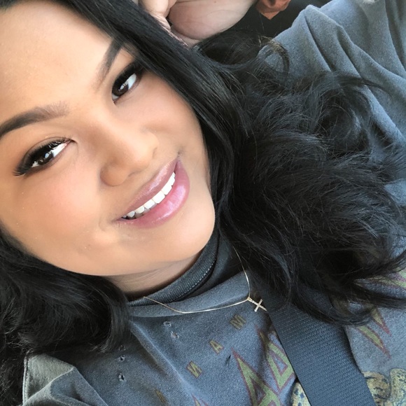 Profile Picture of Beverly Neal (@bevmorados) on Poshmark