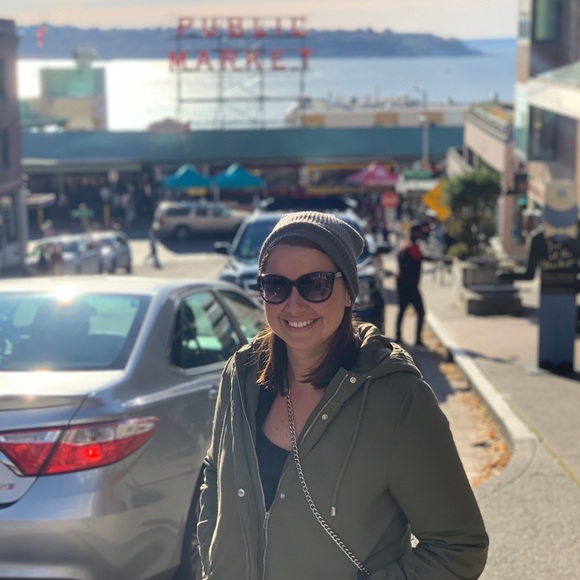 Profile Picture of Aimee Redding (@aimeeredding) on Poshmark