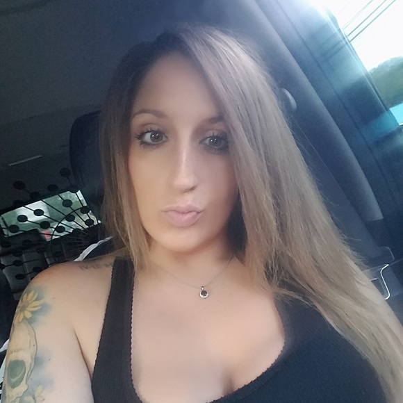 Profile Picture of Taylor Kidd (@tay_0305) on Poshmark