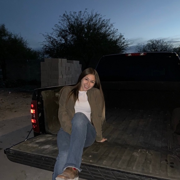 Profile Picture of Ariel Diaz (@ariielxo) on Poshmark
