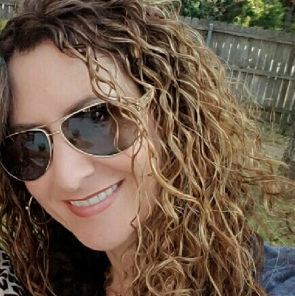 Profile Picture of Shawna Dover (@sldover) on Poshmark