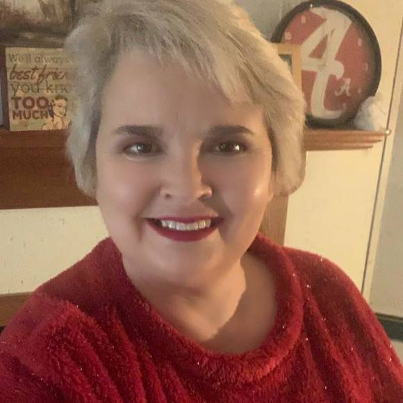 Profile Picture of Lisa Hagler (@lhagler) on Poshmark