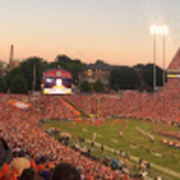 Profile Picture of Braylyn Riggins (@braylynriggins) on Poshmark