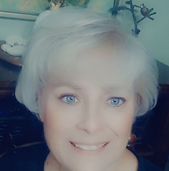 Profile Picture of Vikki Critchett (@sweetvikki1) on Poshmark