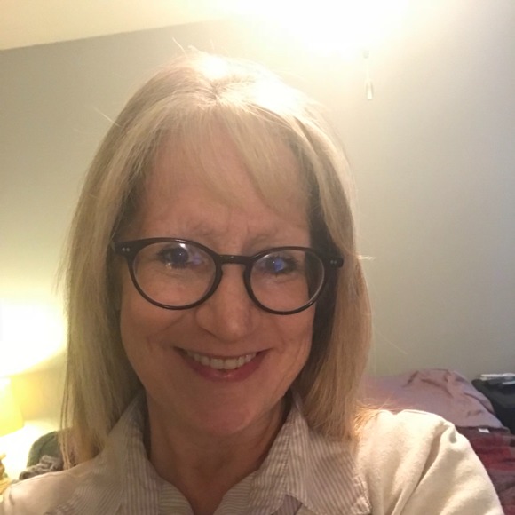 Profile Picture of Cynthia Emanuelson (@mimisflowers2) on Poshmark