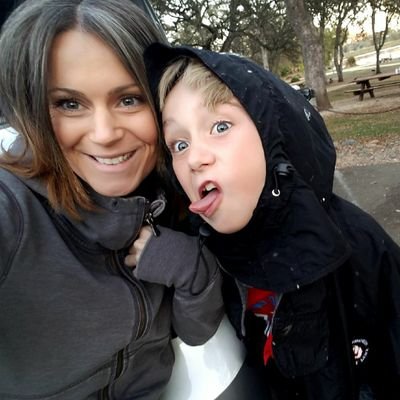 Profile Picture of Miranda Larson (@med_mama) on Twitter