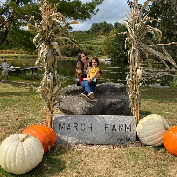 Profile Picture of Kimia Rakiposki (@kimmalekk) on Poshmark