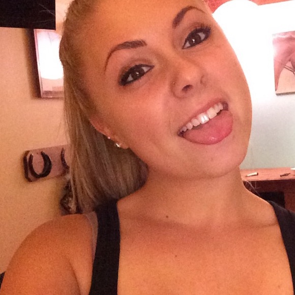 Profile Picture of Chloe Freeman (@cmf01144) on Poshmark