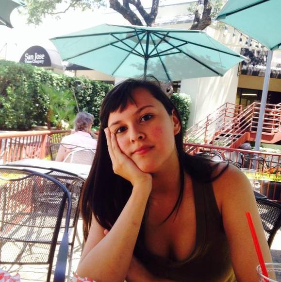 Profile Picture of Nicole Tovar (@nicoletovar) on Poshmark