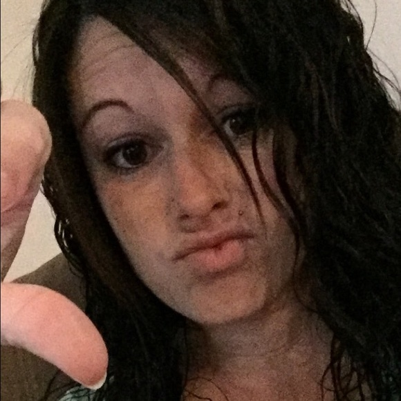 Profile Picture of Danielle Hagmaier (@danilynn579) on Poshmark