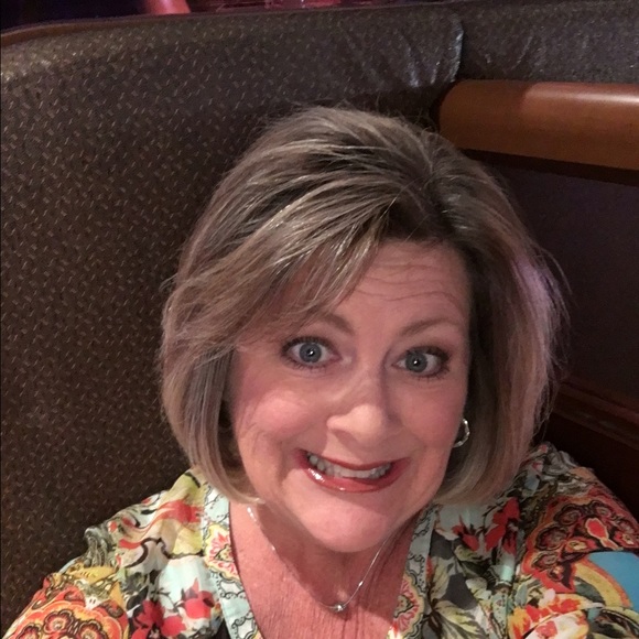 Profile Picture of Tammy Mondor (@tammymondor) on Poshmark