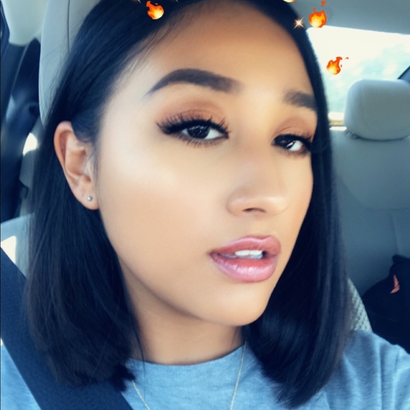 Profile Picture of Iris Cortez (@icorte12) on Poshmark