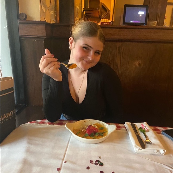 Profile Picture of Autumn Marks (@autumn_34525) on Poshmark