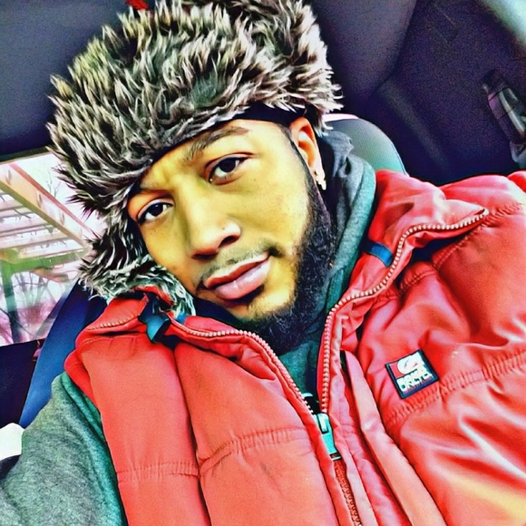 Profile Picture of Corey Giles (@cgiles760) on Poshmark