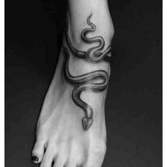 Profile Picture of Rosa Gonzalez (@youngtita13) on Poshmark