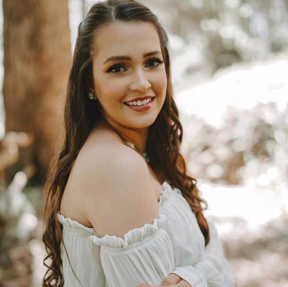Profile Picture of Arianny Assis (@ariannyassis) on Poshmark