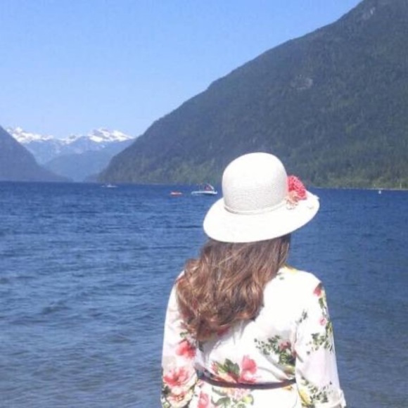 Profile Picture of Mahdisa Afshar (@mah_akbary) on Poshmark