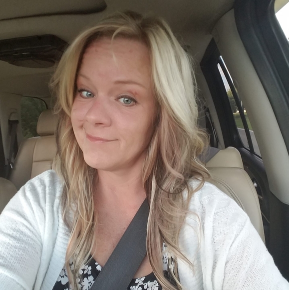 Profile Picture of Bonnie Baldwin (@irule2000) on Poshmark