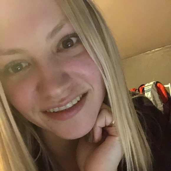 Profile Picture of Caitlin Keller (@caity5xo) on Poshmark