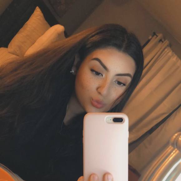 Profile Picture of Amanda Estrada (@aestrada1314) on Poshmark