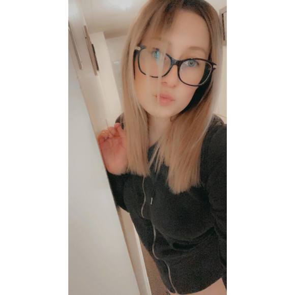 Profile Picture of Amanda Faiola (@mandaaaax) on Poshmark