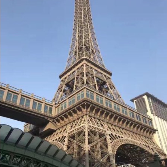 Profile Picture of Ling Bai (@2845816252) on Poshmark