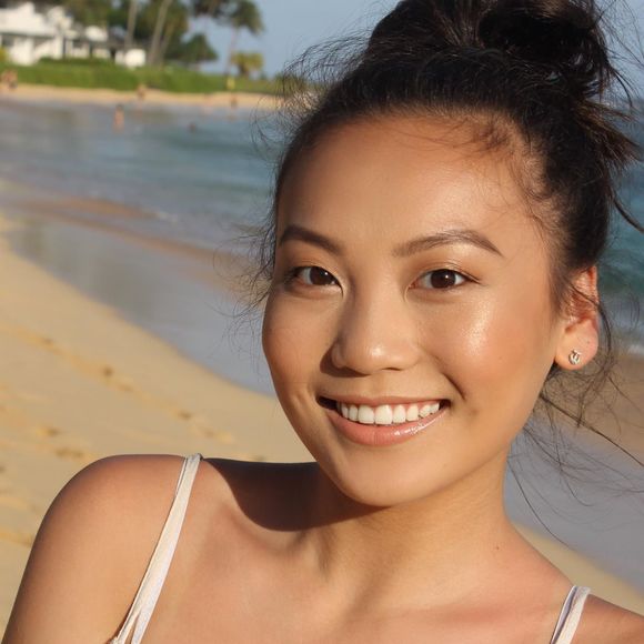 Profile Picture of Fayer Liu (@fayerliu) on Poshmark